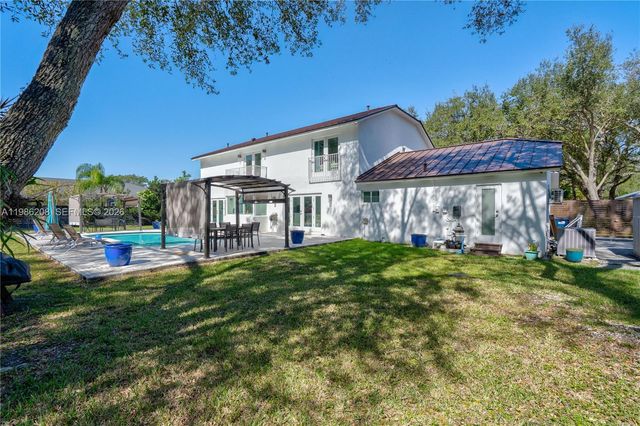 7330 SW 165th St, Palmetto Bay, FL 33157