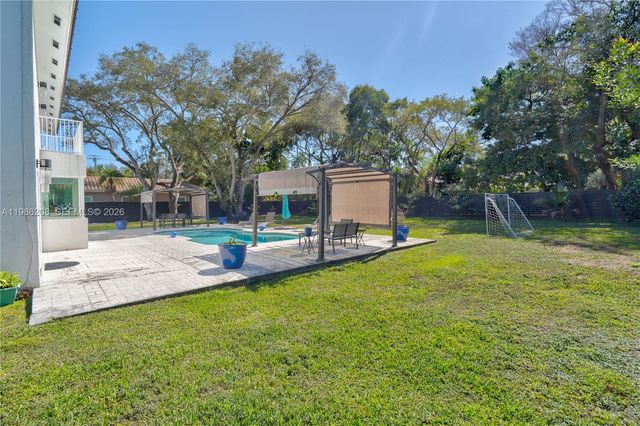 7330 SW 165th St, Palmetto Bay, FL 33157