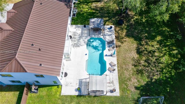 7330 SW 165th St, Palmetto Bay, FL 33157