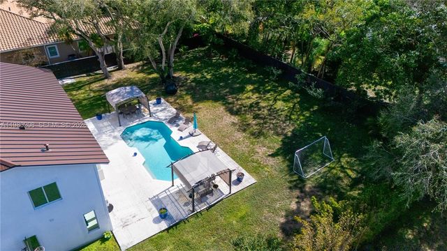 7330 SW 165th St, Palmetto Bay, FL 33157