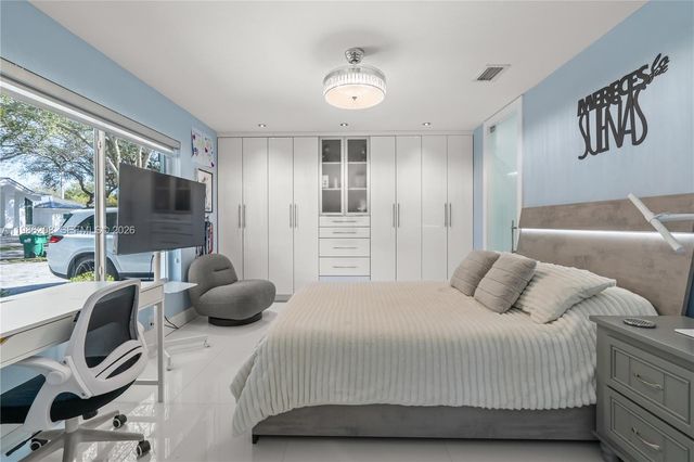 7330 SW 165th St, Palmetto Bay, FL 33157