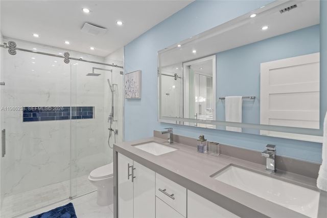 7330 SW 165th St, Palmetto Bay, FL 33157