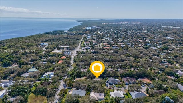 7330 SW 165th St, Palmetto Bay, FL 33157