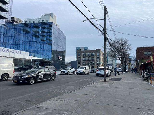 33-70 Prince Street 806, Flushing, NY 11354