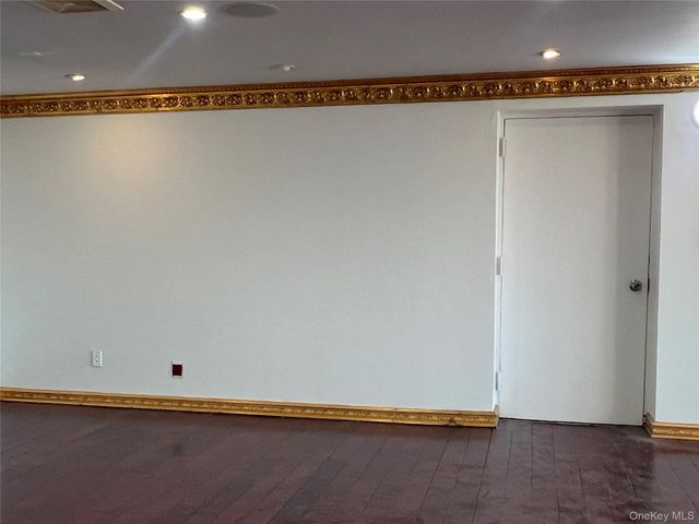 33-70 Prince Street 806, Flushing, NY 11354