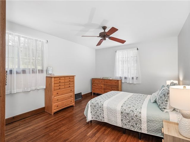 2501 Oakwood Rd, Shaler, PA 15116