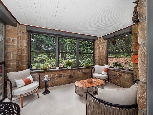 2501 Oakwood Rd, Shaler, PA 15116