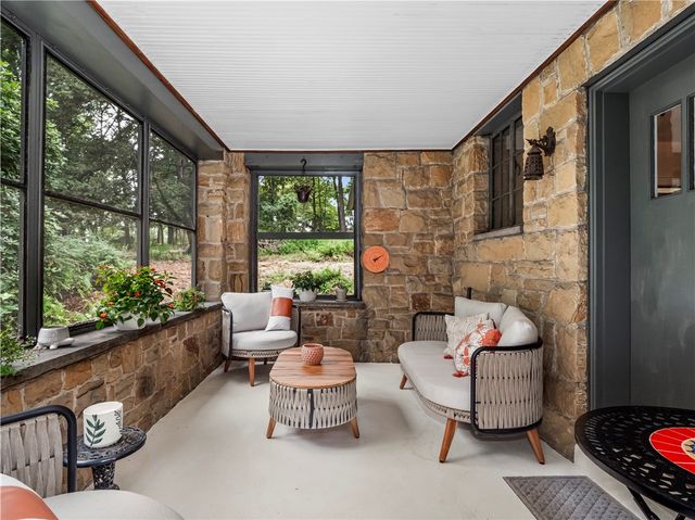 2501 Oakwood Rd, Shaler, PA 15116