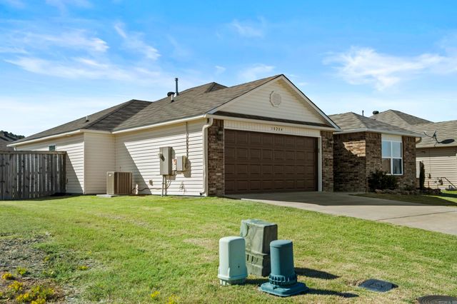 10204 Lori Kaye Dr, North Little Rock, AR 72113