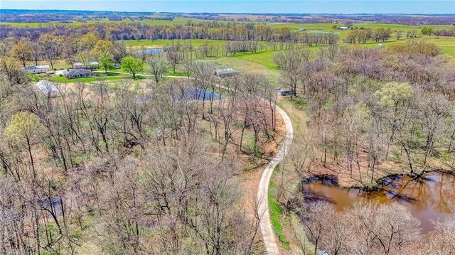 450 SW 725 Road, Chilhowee, MO 64733