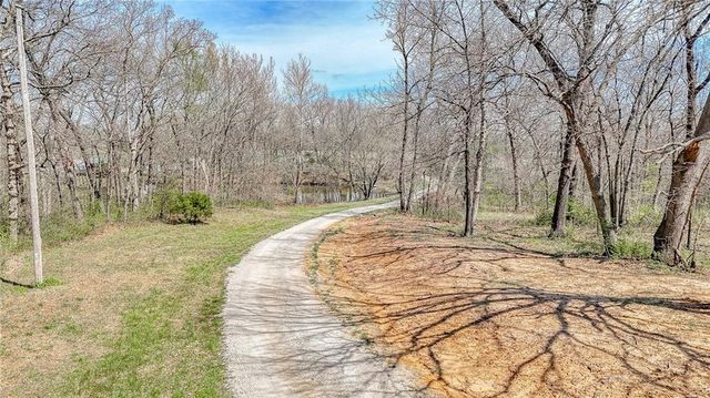 450 SW 725 Road, Chilhowee, MO 64733