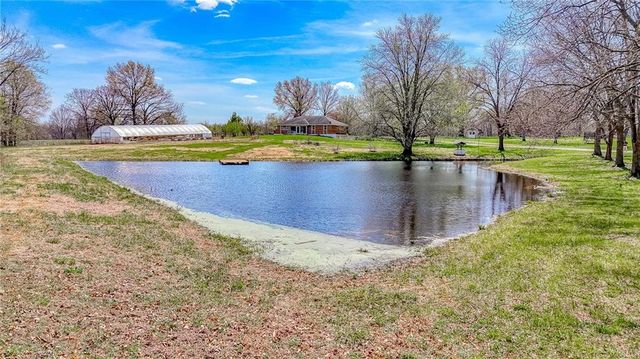 450 SW 725 Road, Chilhowee, MO 64733