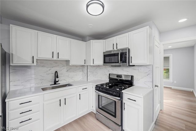 3854 W 116th Street, Cleveland, OH 44111