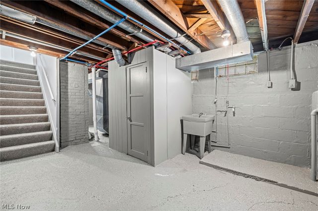 3854 W 116th Street, Cleveland, OH 44111