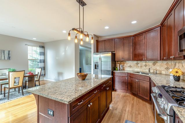 2147 Apple Hill Lane, Buffalo Grove, IL 60089
