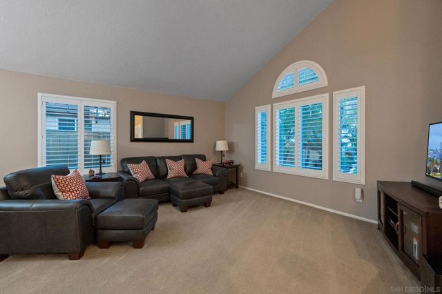 1091 La Tortuga, Vista, CA 92081