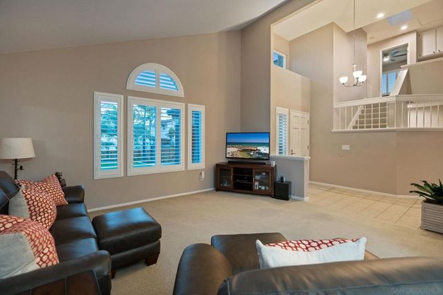 1091 La Tortuga, Vista, CA 92081