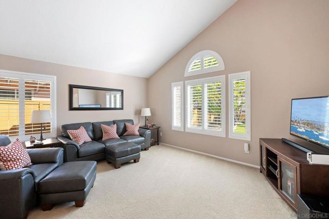 1091 La Tortuga, Vista, CA 92081