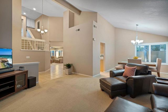 1091 La Tortuga, Vista, CA 92081