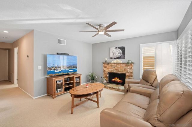 1091 La Tortuga, Vista, CA 92081