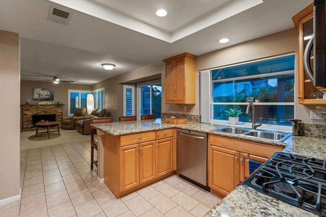 1091 La Tortuga, Vista, CA 92081