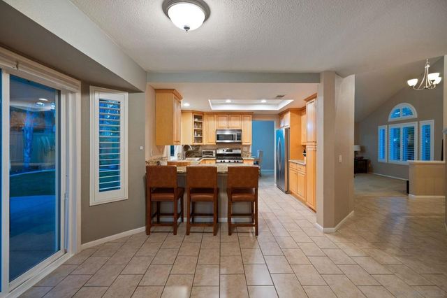 1091 La Tortuga, Vista, CA 92081