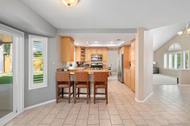 1091 La Tortuga, Vista, CA 92081