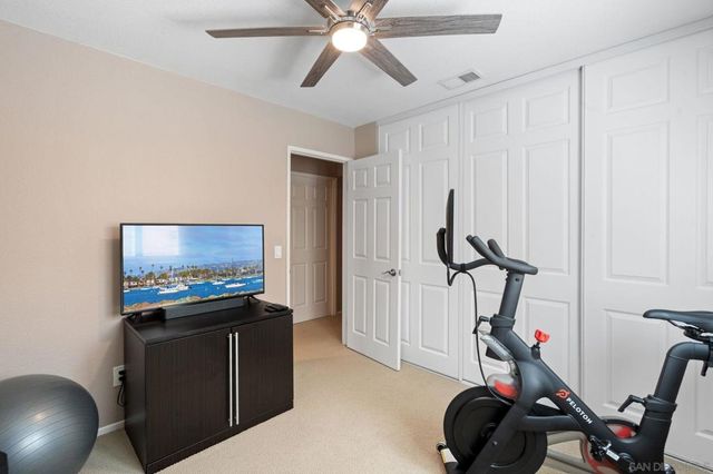 1091 La Tortuga, Vista, CA 92081