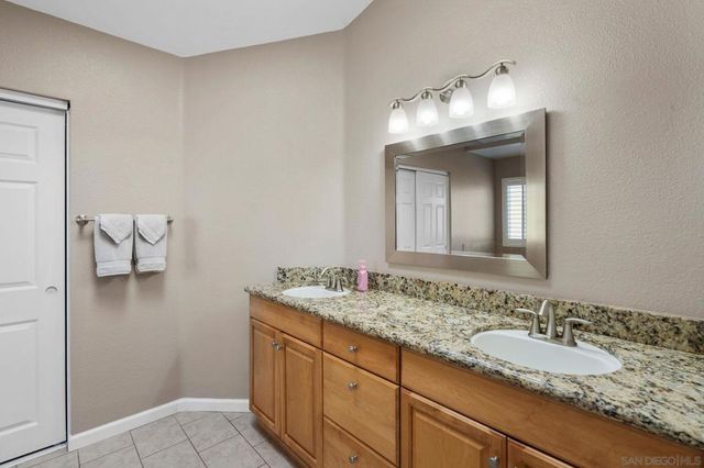 1091 La Tortuga, Vista, CA 92081