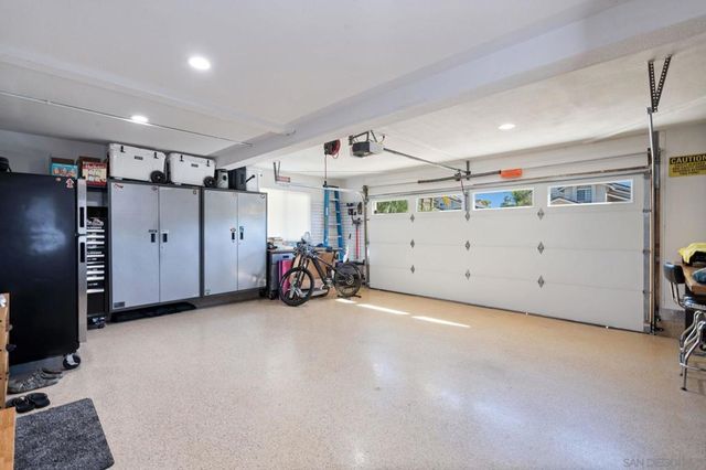 1091 La Tortuga, Vista, CA 92081