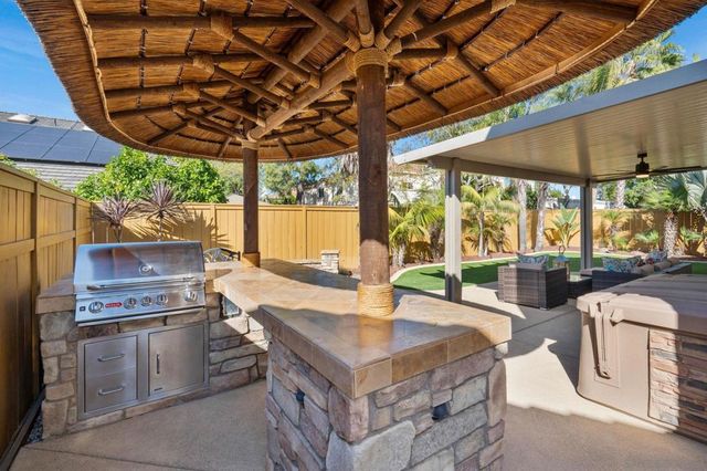 1091 La Tortuga, Vista, CA 92081