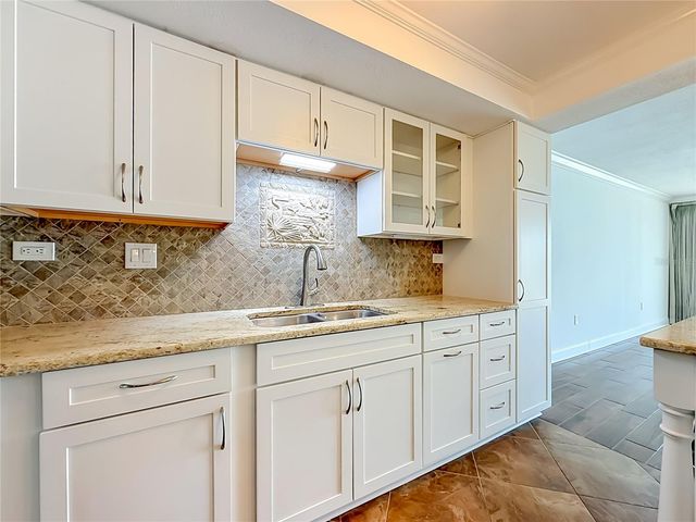 450 TREASURE ISLAND CAUSEWAY 111, Treasure Island, FL 33706