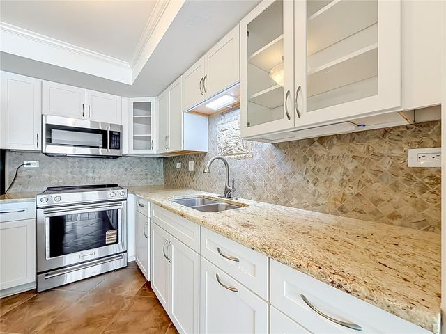 450 TREASURE ISLAND CAUSEWAY 111, Treasure Island, FL 33706
