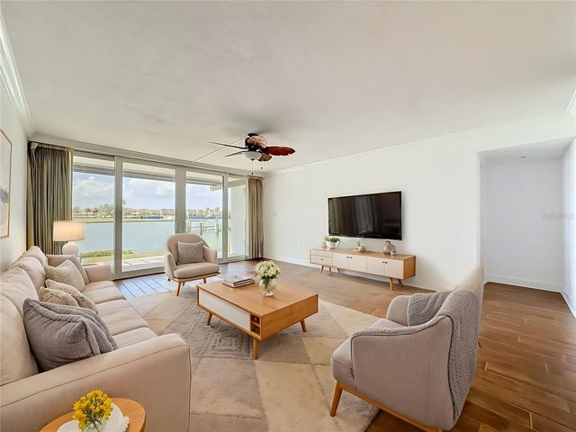 450 TREASURE ISLAND CAUSEWAY 111, Treasure Island, FL 33706