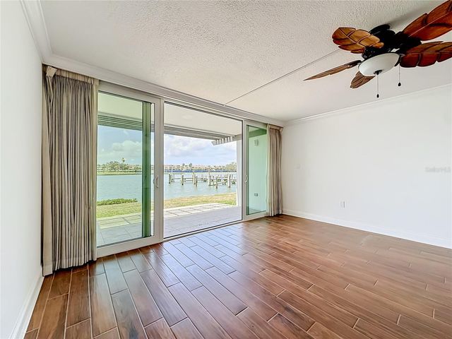 450 TREASURE ISLAND CAUSEWAY 111, Treasure Island, FL 33706