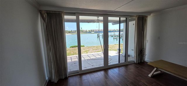 450 TREASURE ISLAND CAUSEWAY 111, Treasure Island, FL 33706