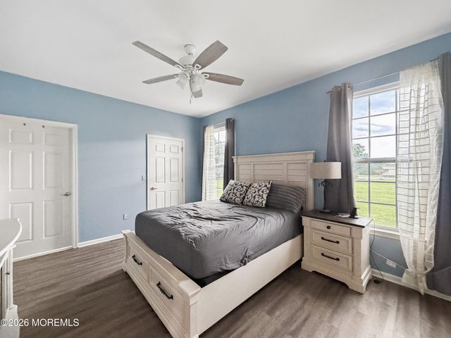 2 Warwick Court, Barnegat, NJ 08005