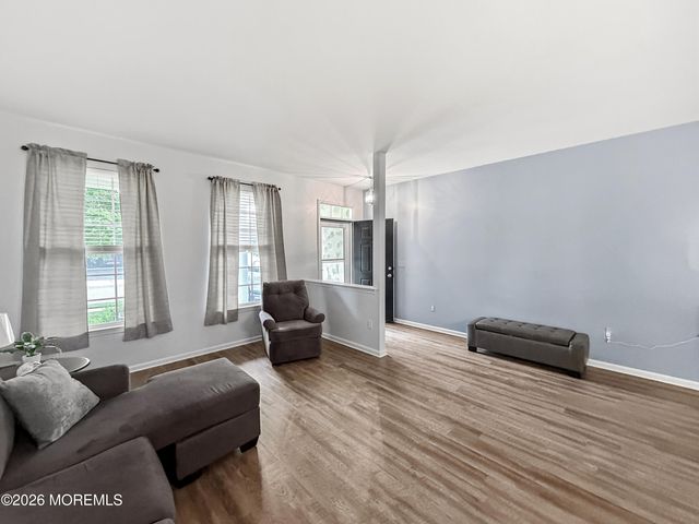 2 Warwick Court, Barnegat, NJ 08005