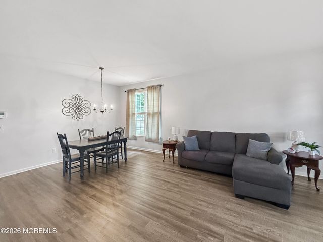 2 Warwick Court, Barnegat, NJ 08005