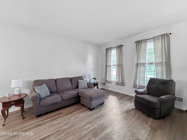 2 Warwick Court, Barnegat, NJ 08005