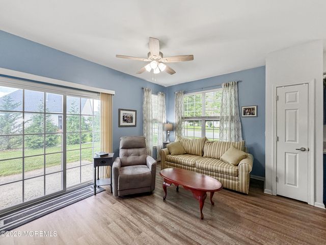 2 Warwick Court, Barnegat, NJ 08005