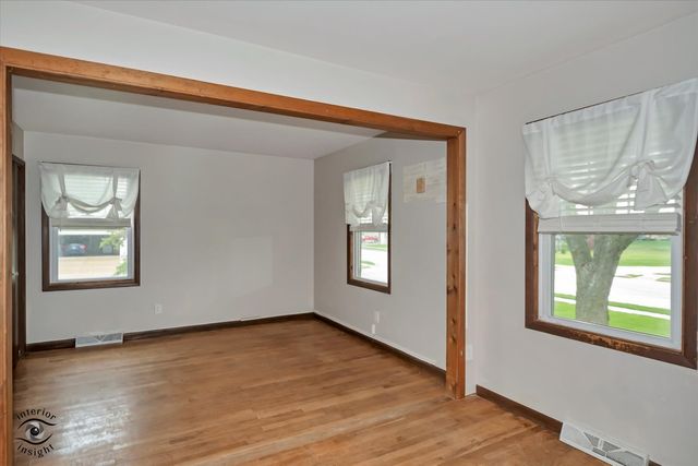 300 S Rathje Road, Peotone, IL 60468