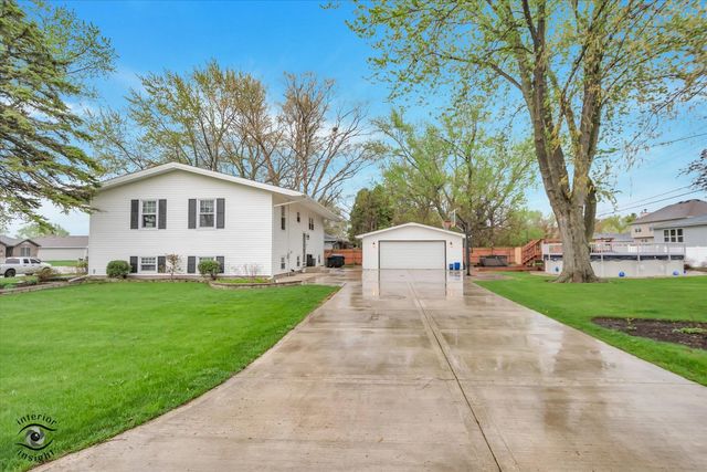 300 S Rathje Road, Peotone, IL 60468