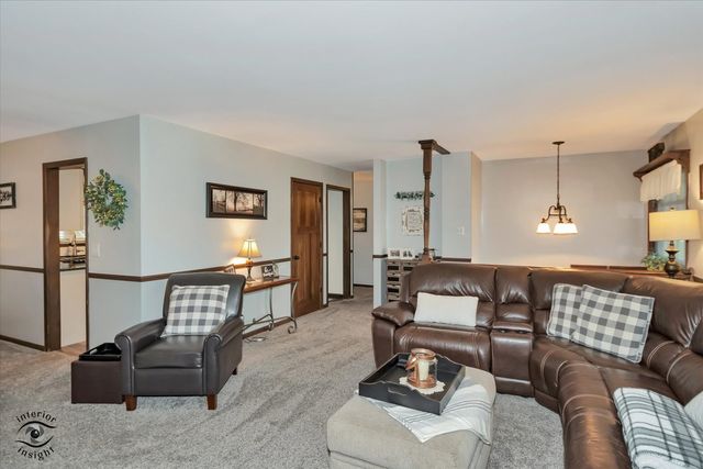 300 S Rathje Road, Peotone, IL 60468