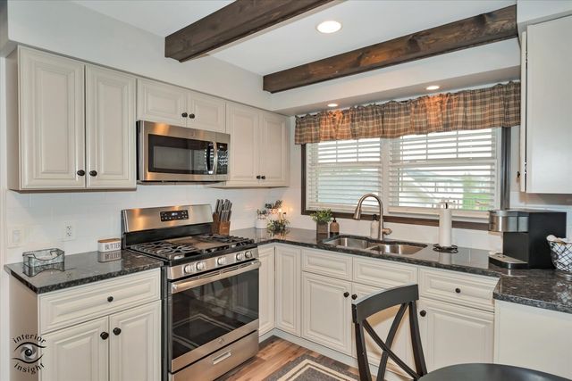 300 S Rathje Road, Peotone, IL 60468