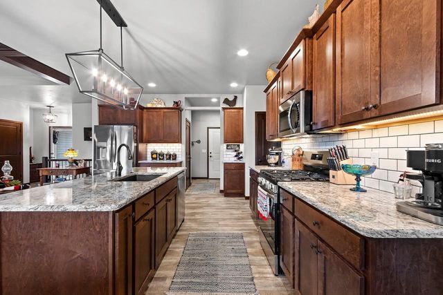 2153 CAROLINE COURT, Neenah, WI 54956