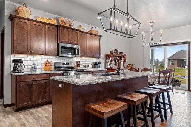 2153 CAROLINE COURT, Neenah, WI 54956