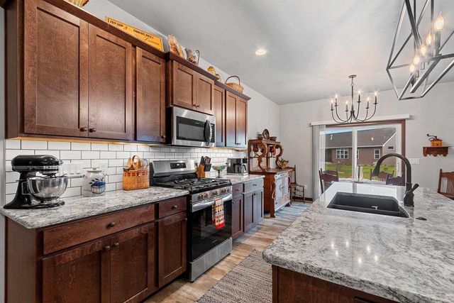 2153 CAROLINE COURT, Neenah, WI 54956