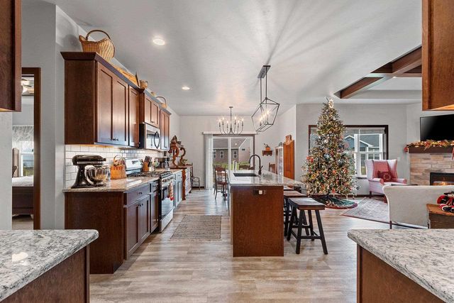 2153 CAROLINE COURT, Neenah, WI 54956