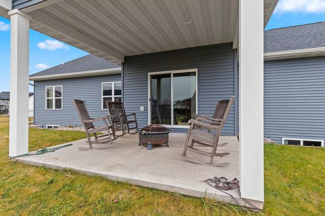 2153 CAROLINE COURT, Neenah, WI 54956